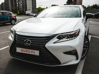 2016 Lexus ES 250 VI Рестайлинг, белый, 3100000 рублей, вид 1