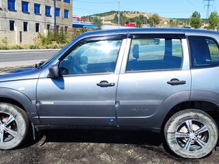 2017 Chevrolet Niva I Рестайлинг, серый, 570000 рублей, вид 4