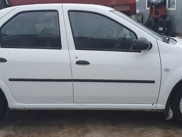 2010 Renault Logan I Рестайлинг, белый, 427000 рублей - вид 2