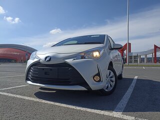 2018 Toyota Vitz III (XP130) Рестайлинг 2, белый, 1250000 рублей, вид 3