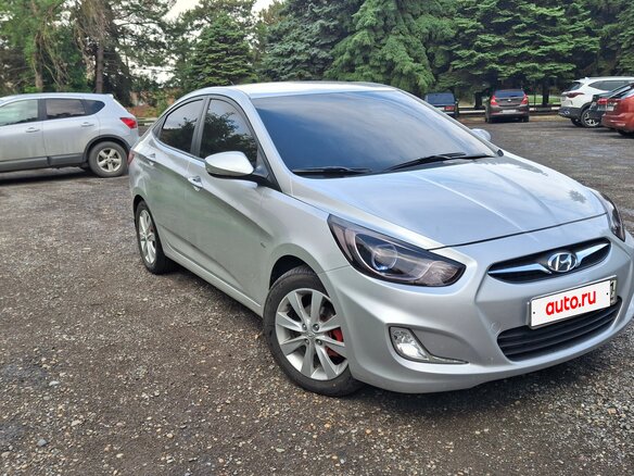 2012 Hyundai Solaris I, серебристый, 1100000 рублей - вид 2