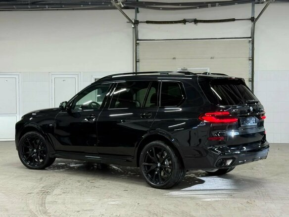 2026 BMW X7 40d I (G07) Рестайлинг, чёрный, 17270000 рублей - вид 1