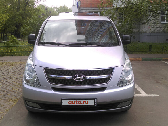 2010 Hyundai H-1 II, серебристый - вид 1