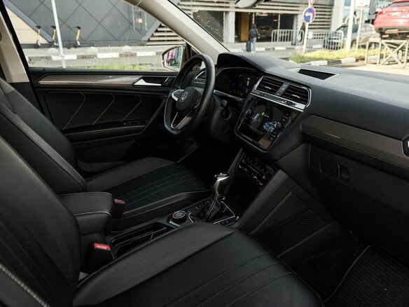 2021 Volkswagen Tiguan Allspace II Рестайлинг, чёрный - вид 5