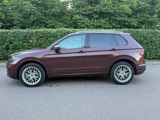 2021 Volkswagen Tiguan II Рестайлинг, коричневый, 3650000 рублей, вид 5