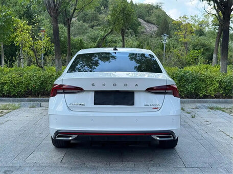 2022 Skoda Octavia IV (A8), белый, 2280000 рублей, вид 5