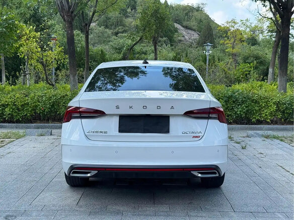 2022 Skoda Octavia IV (A8), белый, 2280000 рублей - вид 4