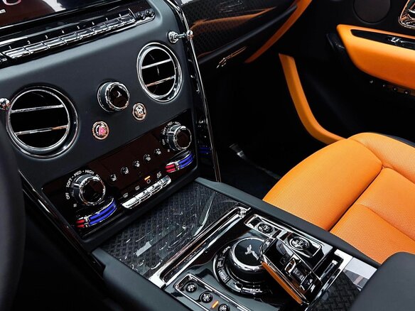2026 Rolls-Royce Cullinan Black Badge I Рестайлинг (Series II), белый, 51600000 рублей - вид 15