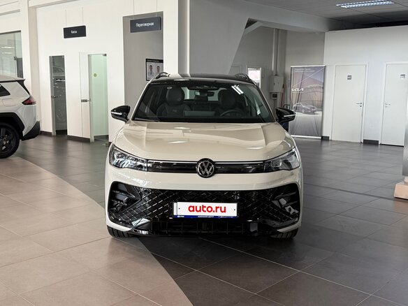2026 Volkswagen Tiguan III (NA Market), бежевый, 4994000 рублей - вид 1