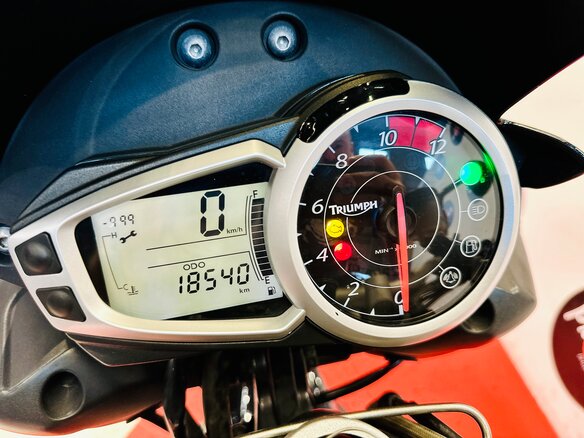 2011 Triumph Speed Triple, чёрный, 550000 рублей - вид 8