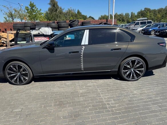 2026 BMW 7 серии 740d xDrive VII (G70) Рестайлинг, серый, 15750000 рублей - вид 5