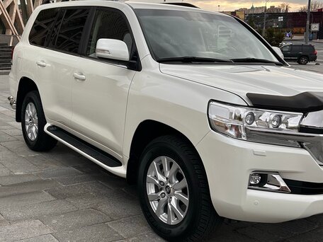2019 Toyota Land Cruiser 200 Series Рестайлинг 2, белый, 9200000 рублей, вид 3