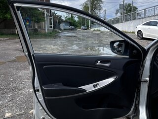 2014 Hyundai Solaris I Рестайлинг, серебристый, 550000 рублей, вид 4