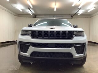 2026 Jeep Grand Cherokee V (WL) Рестайлинг, серебристый, 6693898 рублей, вид 3