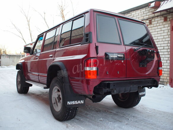 1993 Nissan Patrol IV (Y60), красный - вид 10