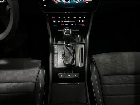 2025 Skoda Superb III Рестайлинг, серебристый, 2990000 рублей - вид 10