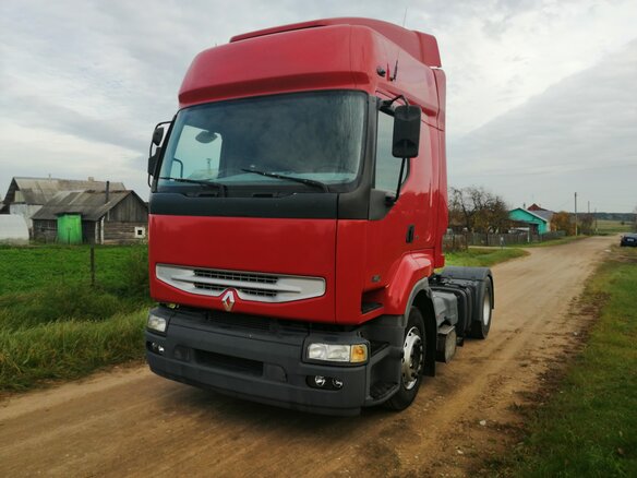 2005 Renault Premium, красный