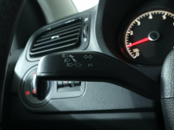 2016 Volkswagen Polo V Рестайлинг, белый, 849000 рублей - вид 9