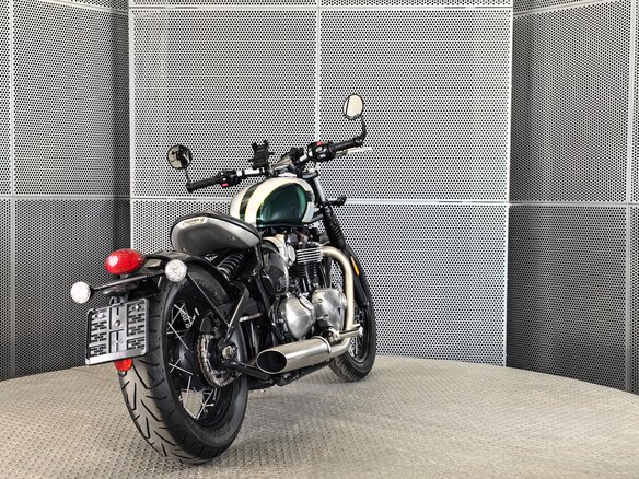 2017 Triumph Bonneville Bobber, зелёный, 1117000 рублей - вид 7