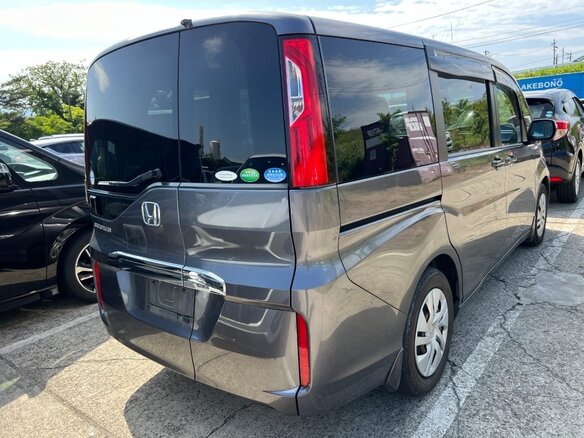 2016 Honda Stepwgn V, серый, 1800000 рублей - вид 3