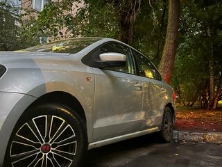 2013 Volkswagen Polo V, жёлтый, 600000 рублей, вид 3