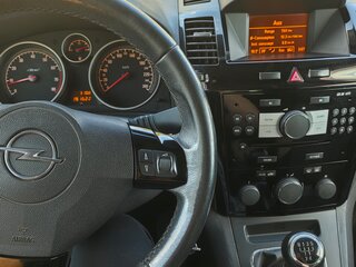 2011 Opel Zafira B Рестайлинг, серебристый, 730000 рублей, вид 4