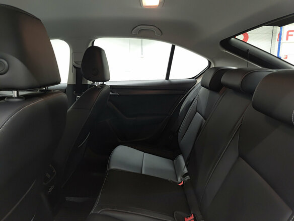 2022 Skoda Octavia III (A7) Рестайлинг, белый, 1770000 рублей - вид 11