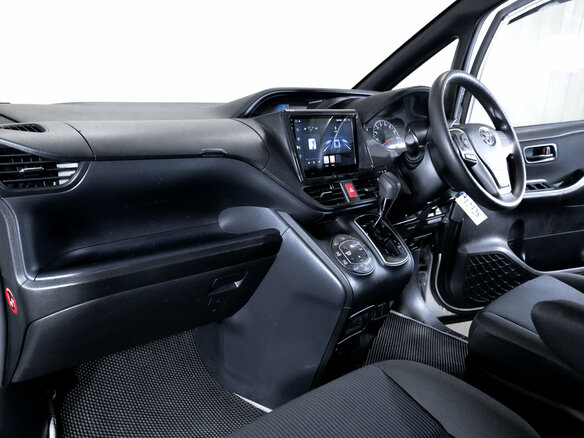 2017 Toyota Noah III (R80), серый, 1799800 рублей - вид 16