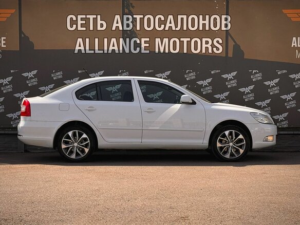 2012 Skoda Octavia II (A5) Рестайлинг, белый - вид 8