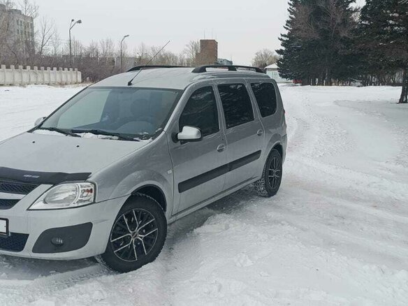 2013 Lada (ВАЗ) Largus I, серебристый, 880000 рублей