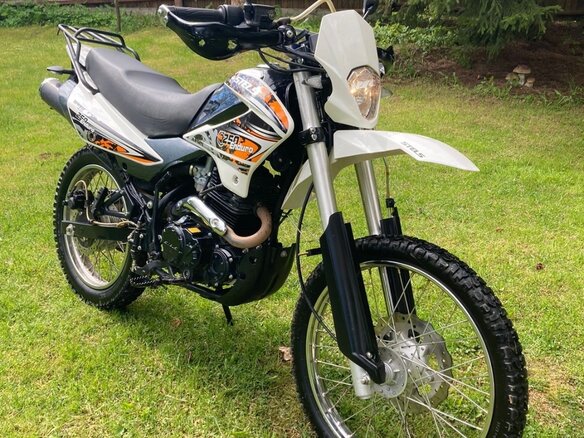 2015 Stels 250 Enduro, белый, 95000 рублей