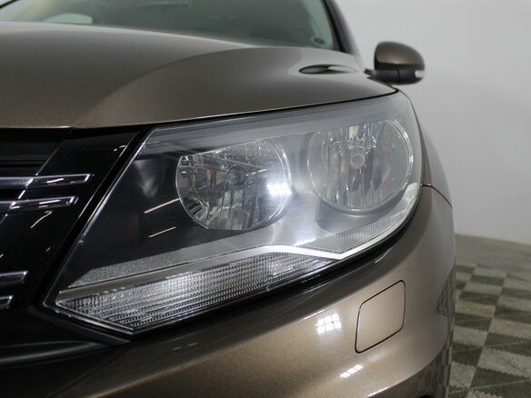 2016 Volkswagen Tiguan I Рестайлинг, коричневый - вид 13