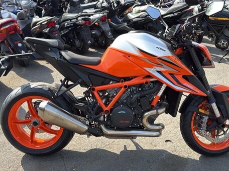 2023 KTM 1290 Super Duke R Evo, оранжевый, 1590000 рублей, вид 3