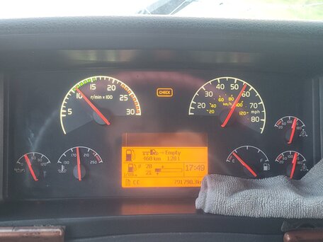 2004 Volvo VNL, белый, 2200000 рублей, вид 5