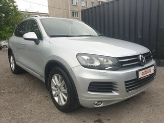 2013 Volkswagen Touareg II, серебристый, 1850000 рублей, вид 1