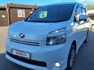 2007 Toyota Voxy II (R70), белый, 999999 рублей, вид 3