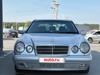 1999 Mercedes-Benz E-Класс 240 II (W210, S210) Рестайлинг, серебристый, 397000 рублей, вид 2