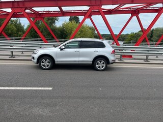 2011 Volkswagen Touareg II, серебристый, 1720000 рублей, вид 4