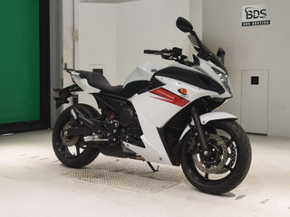 2011 Yamaha XJ6 (FZ6R), белый, 600000 рублей, вид 3