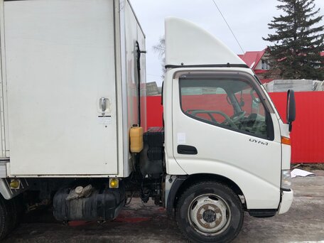 1999 Toyota Dyna, белый, 2000000 рублей, вид 1