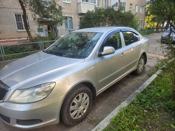 2013 Skoda Octavia II (A5) Рестайлинг, серый, 700000 рублей - вид 1