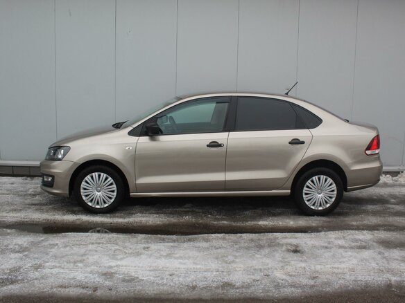 2016 Volkswagen Polo V Рестайлинг, бежевый - вид 2