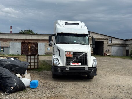2003 Volvo VNL, белый, 2400000 рублей, вид 2