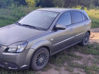 2011 Kia Rio II Рестайлинг, серебристый, 465000 рублей, вид 3