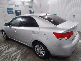 2010 Kia Cerato 6-speed II, серебристый, 800000 рублей, вид 4