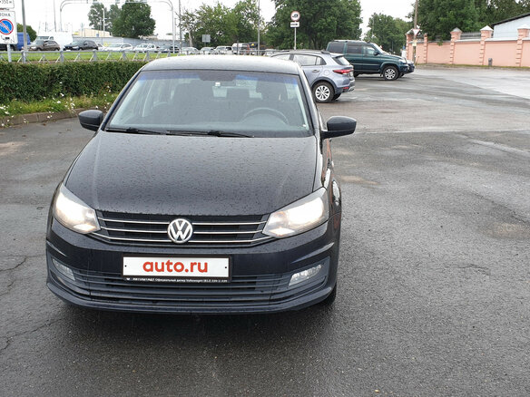 2015 Volkswagen Polo V Рестайлинг, чёрный, 750000 рублей - вид 1