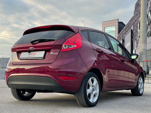2011 Ford Fiesta Mk6, красный, 947000 рублей - вид 22