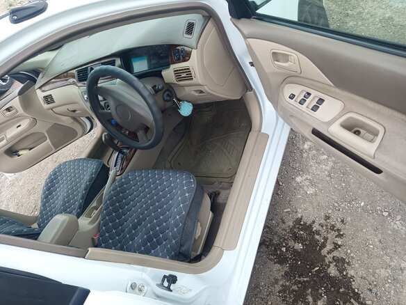 2001 Mitsubishi Lancer Cedia IX, белый, 340000 рублей - вид 9