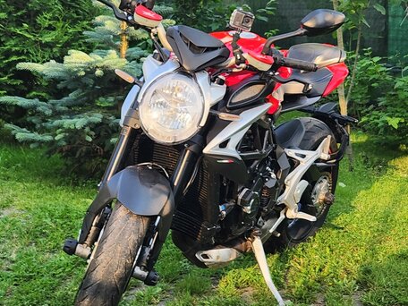 2016 MV Agusta Brutale 800, красный, 899000 рублей, вид 1