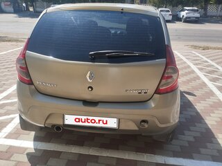 2011 Renault Sandero I, бежевый, 570000 рублей, вид 3